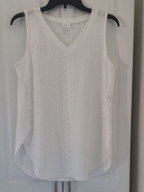 Sleeveless Eyelet V-Neck Women's Tunic Top - White